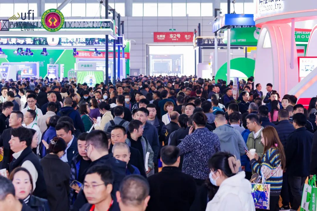 高质量比赛吸引观众目光，场面精彩纷呈的简单介绍