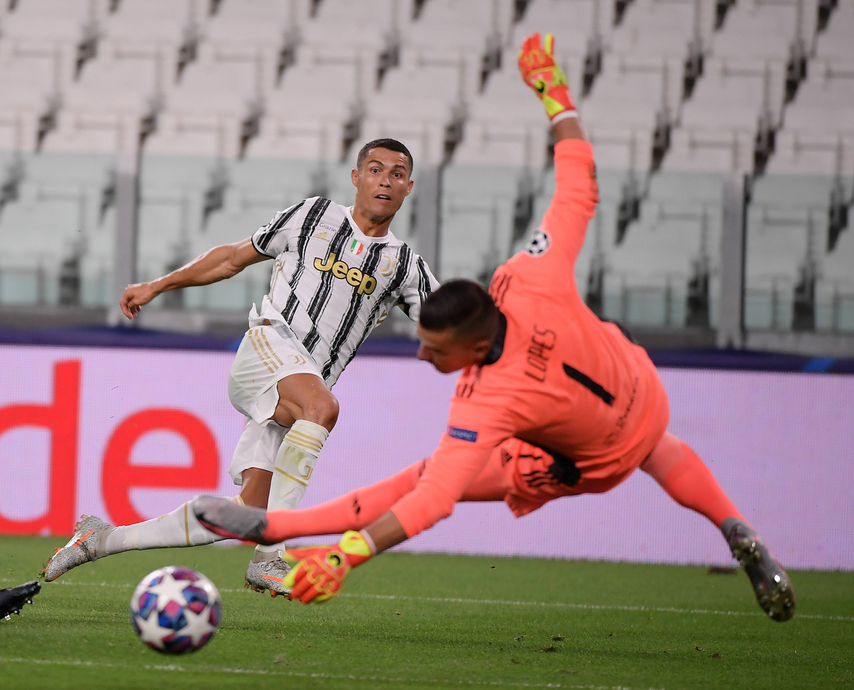 开云体育网页版-尤文主场战平利物浦，C罗缺乏进攻手感