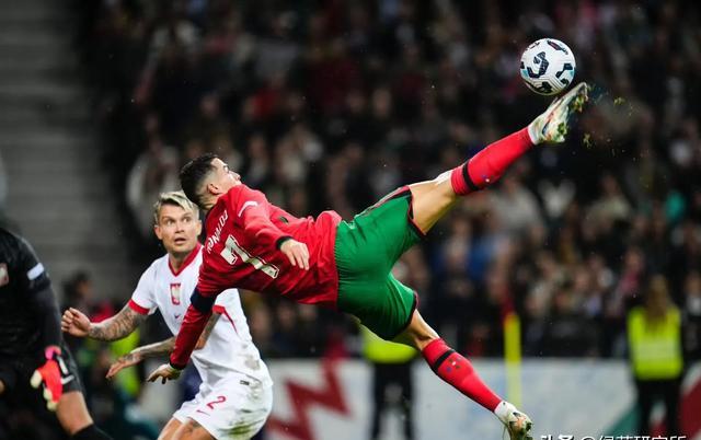 神奇一幕：球员们的高超球技让对手望尘莫及