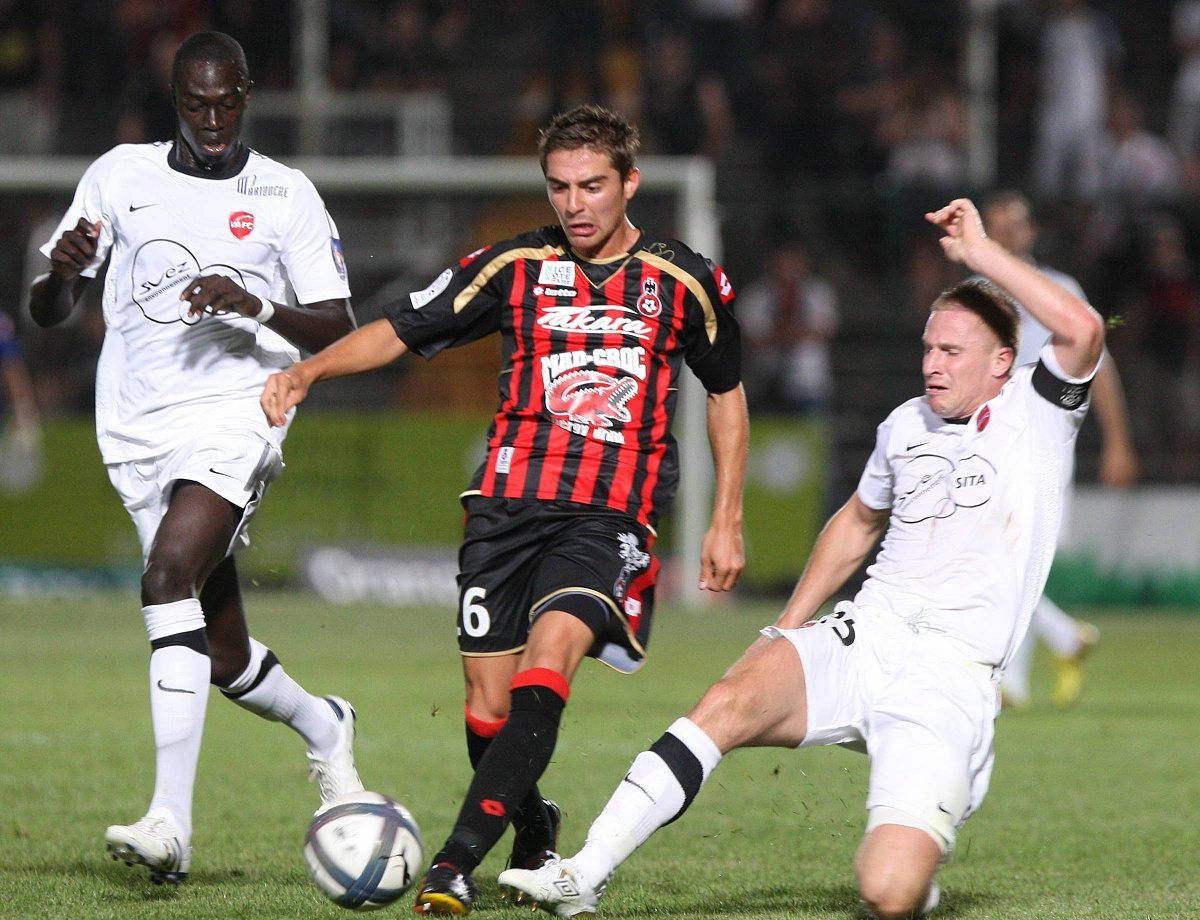 开云体育官网-包含瓦朗谢纳队客场大胜，取得珍贵三分提升排名的词条