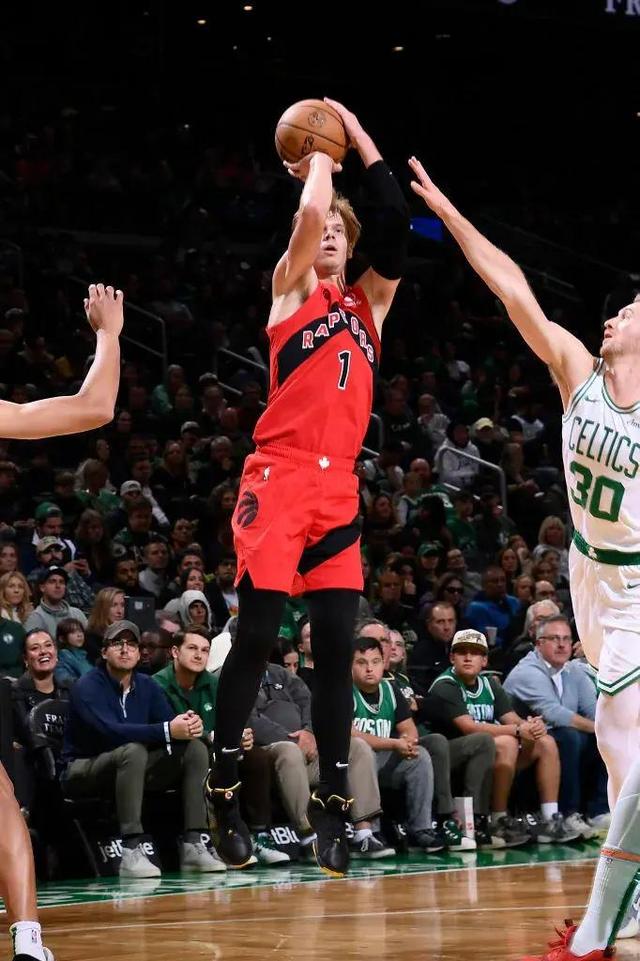 开云体育app下载-包含一位后卫球员在比赛中连续抢断，防守稳固的词条