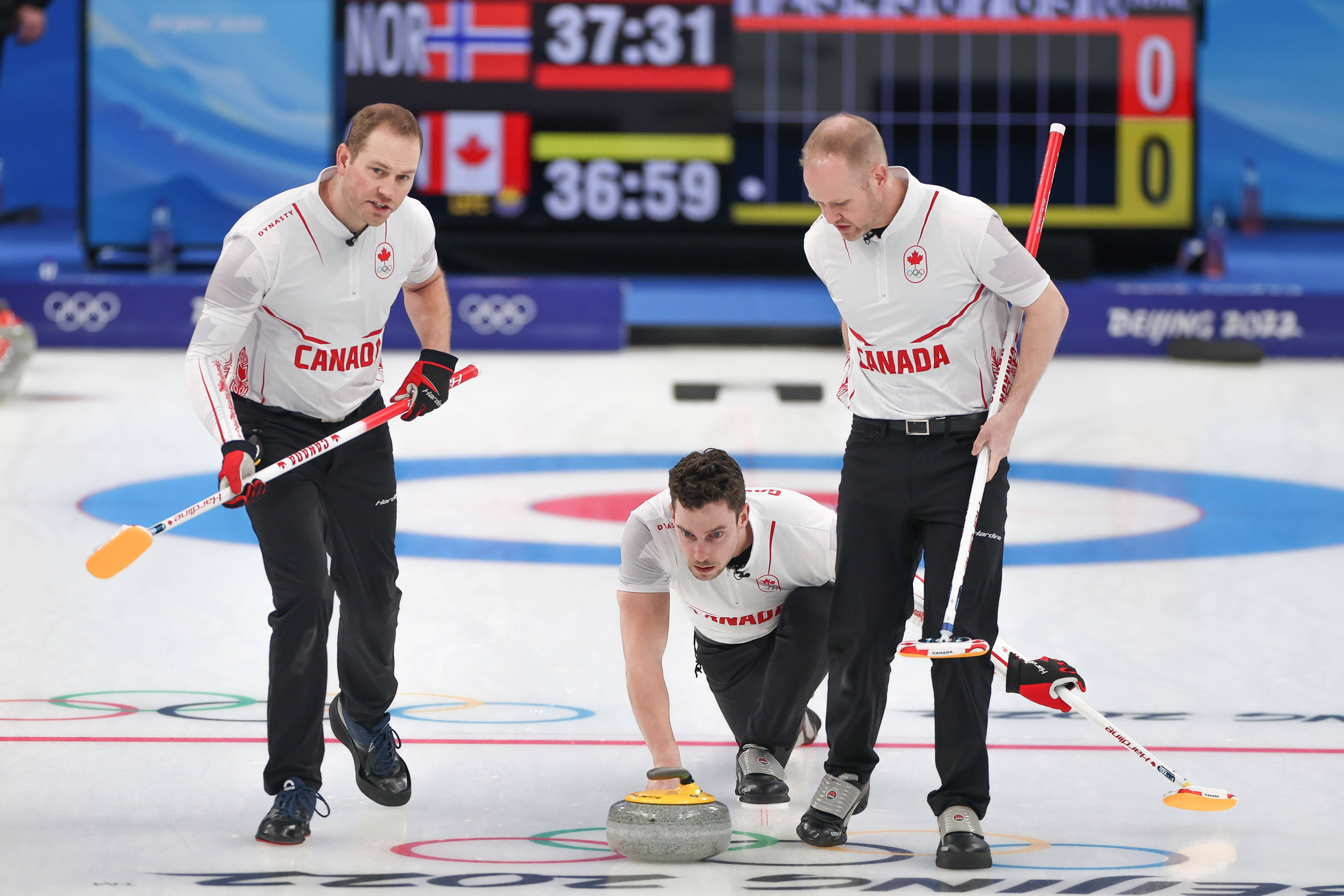 加拿大男子篮球队横扫对手轻松晋级