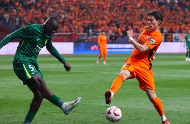 北京国安客场挑战上港，冲刺争夺胜利的简单介绍