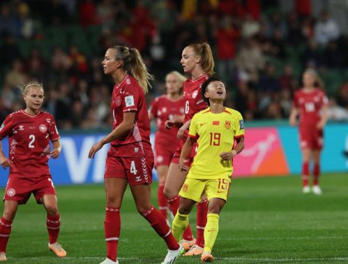 阿姆斯特丹女足击败对手,全力以赴 阿姆斯特丹女足击败对手,全力以赴