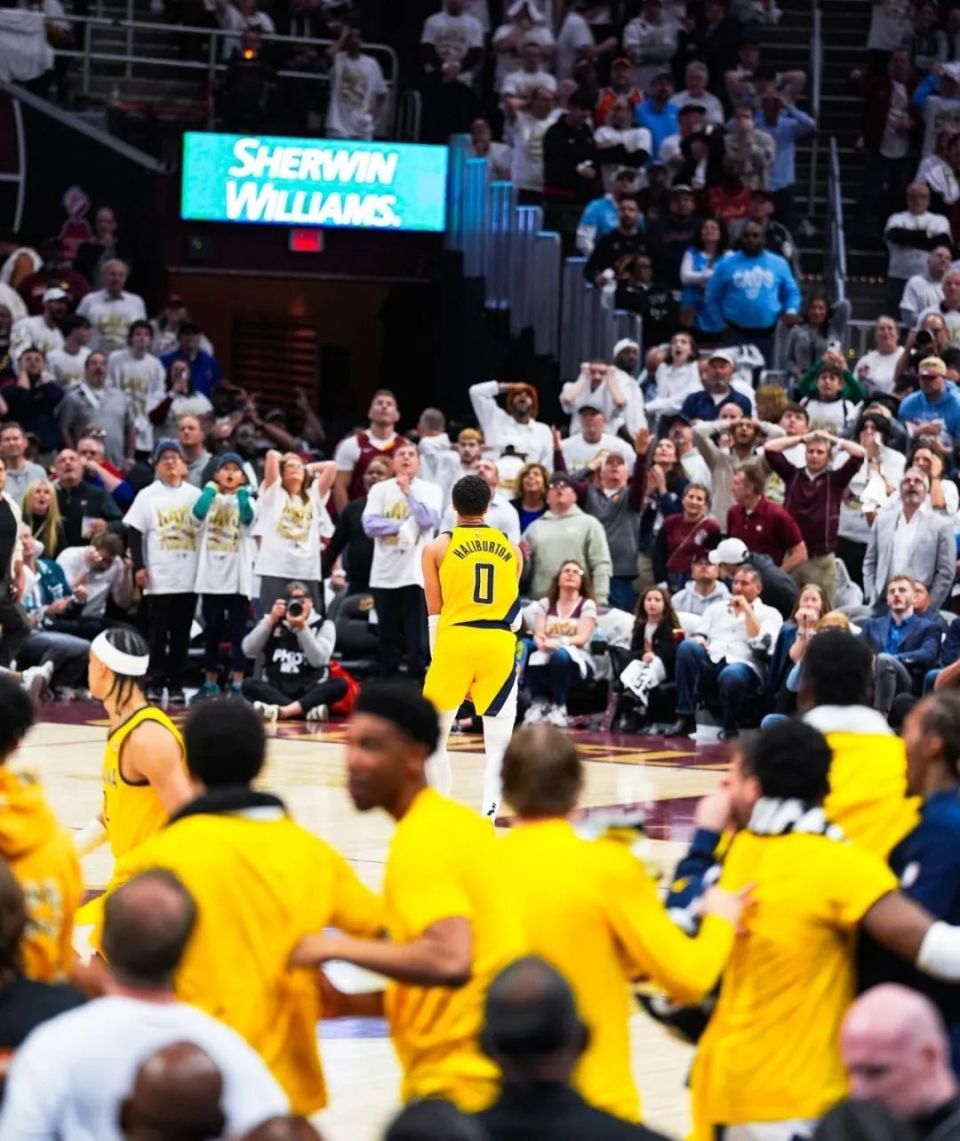 NBA球员拯救篮球赛，绝杀三分助球队获胜