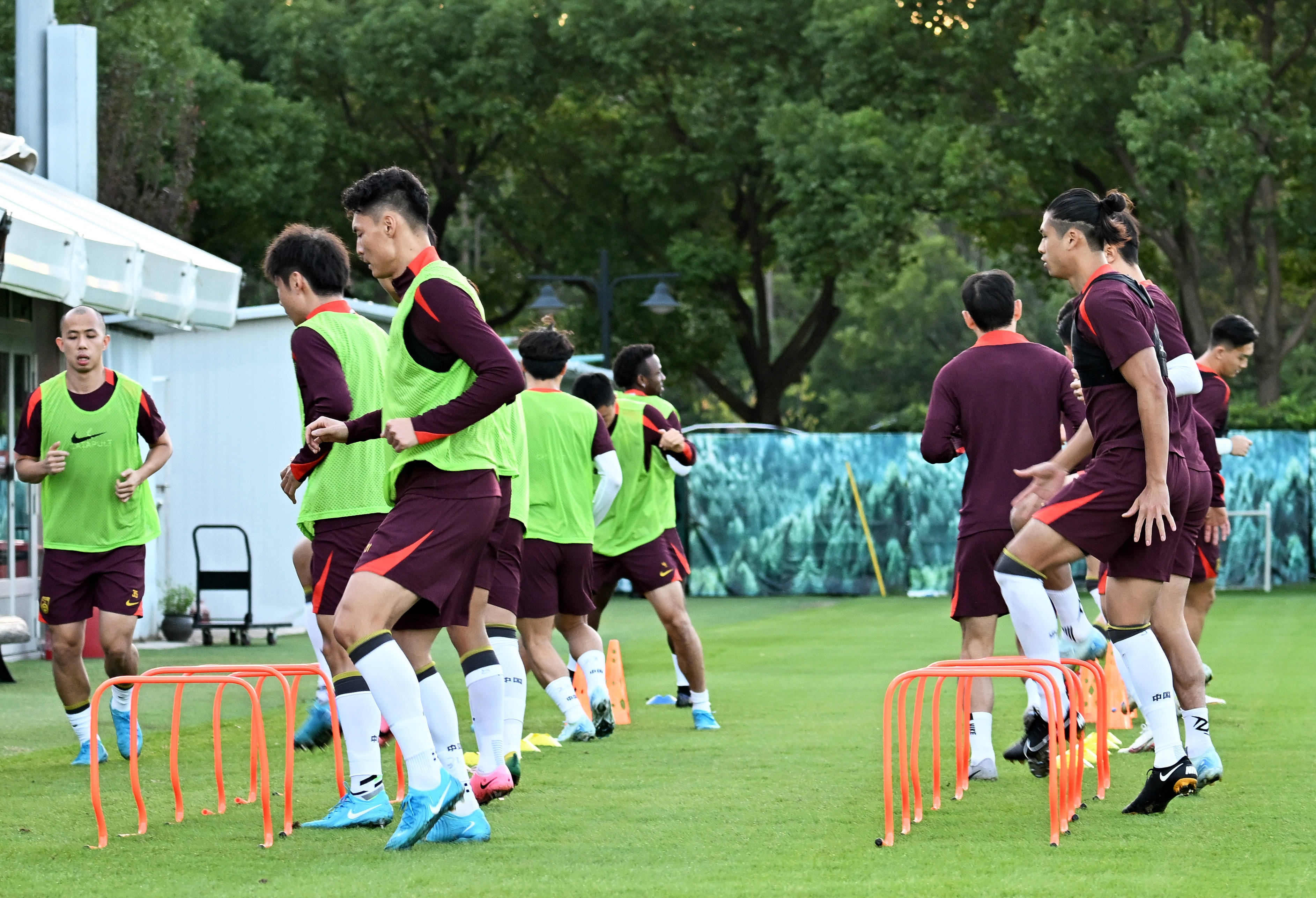 包含波尔图全队备战淘汰赛，士气高昂备战之际的词条