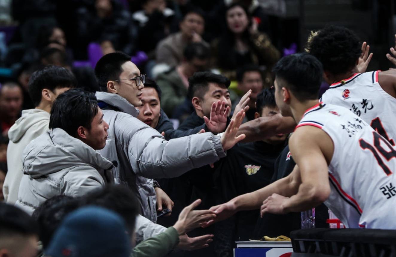 开云体育入口-球队整体配合紧密，战绩节节攀升