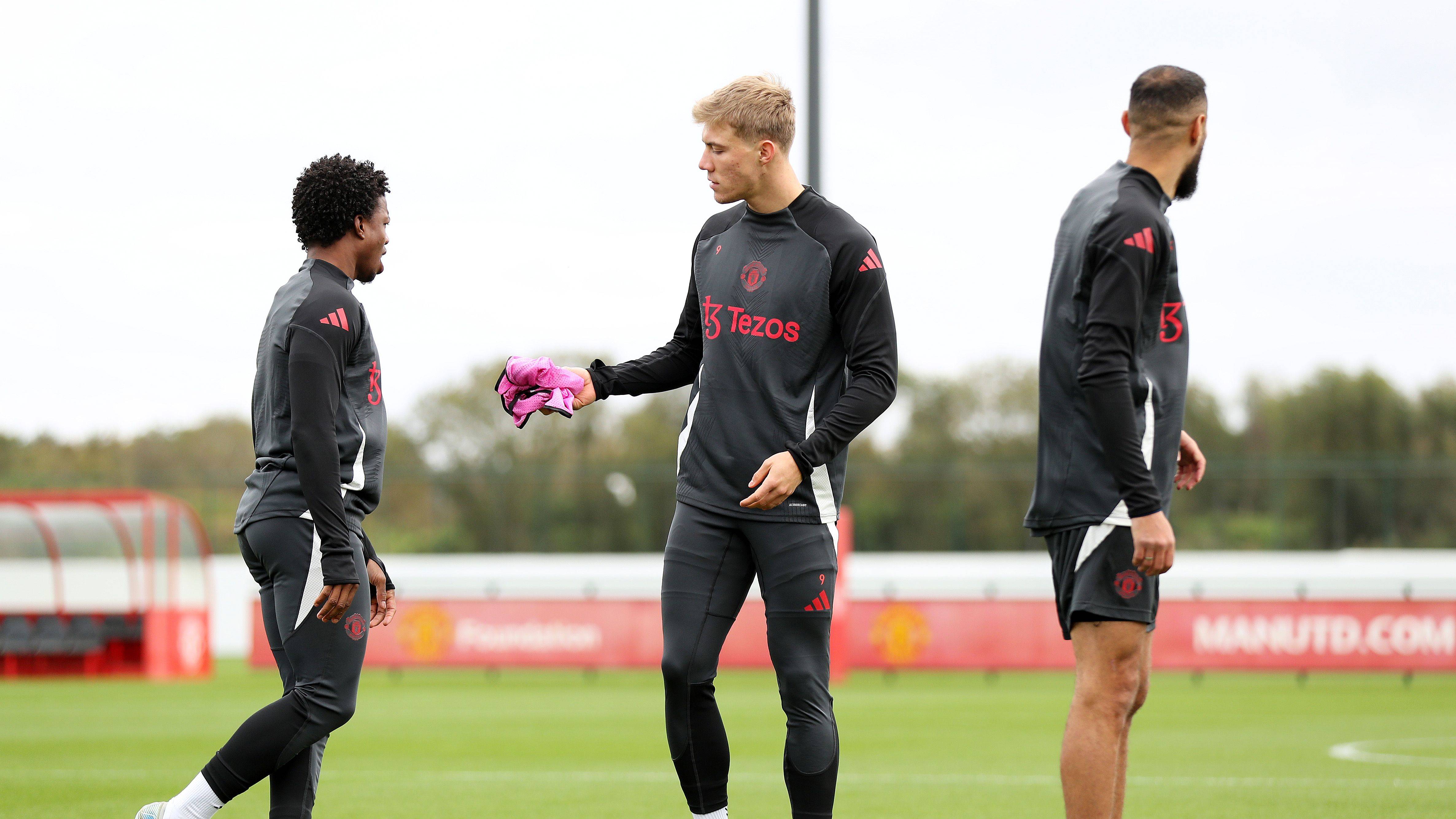 关于曼联球员伤愈复出，表现出色助球队取胜的信息