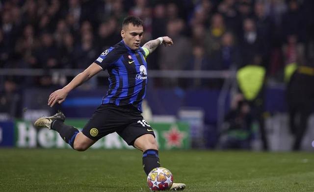 开云体育-阿贾克斯实力抢眼，轻松晋级下一轮的简单介绍