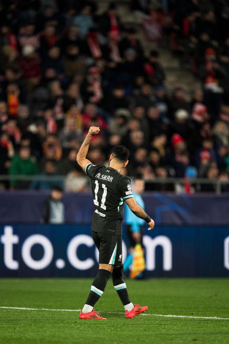 开云体育官网-利物浦客场取胜，稳步晋级淘汰赛