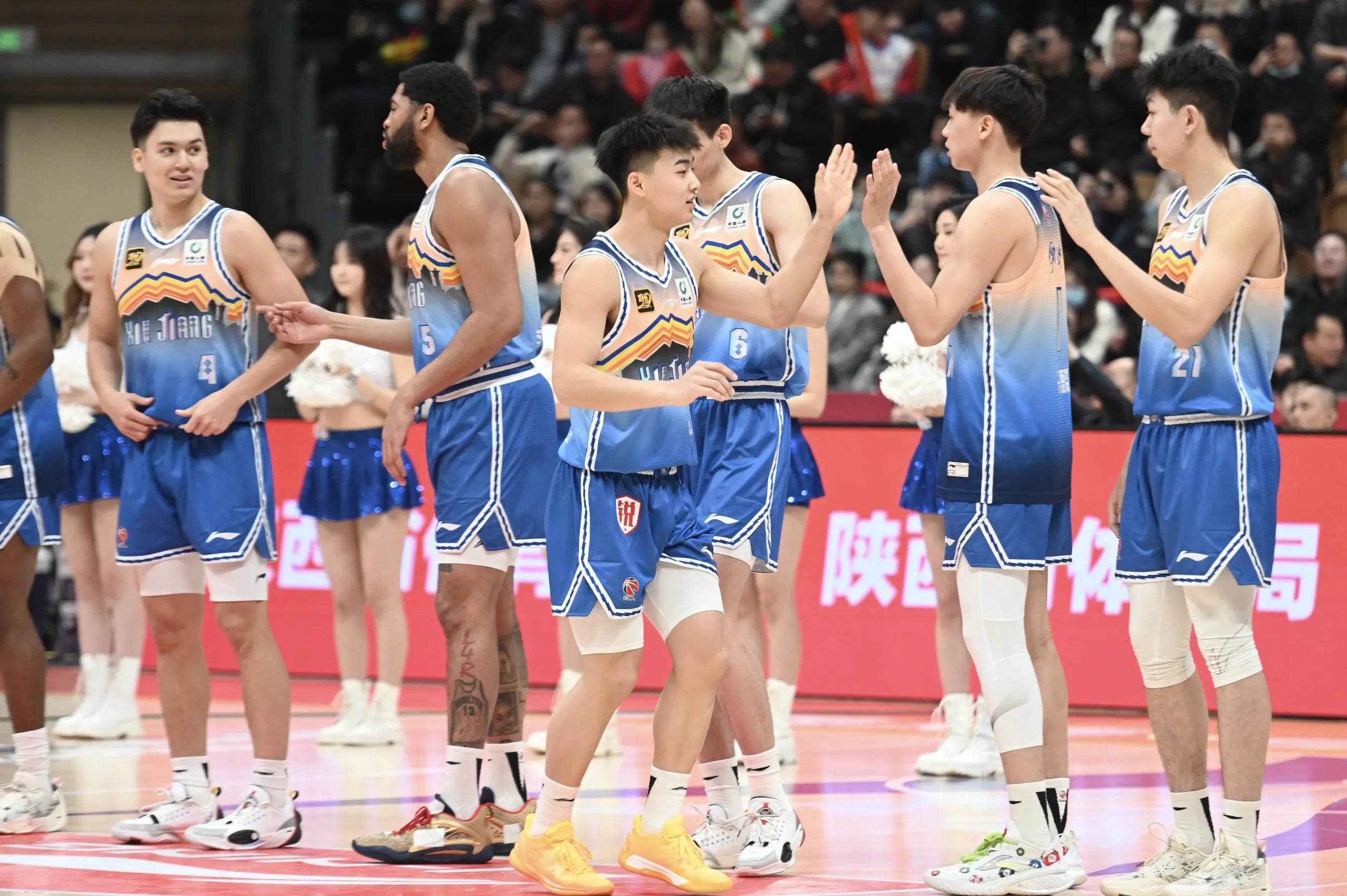 球队连战压力山大，主帅调整出奇制胜