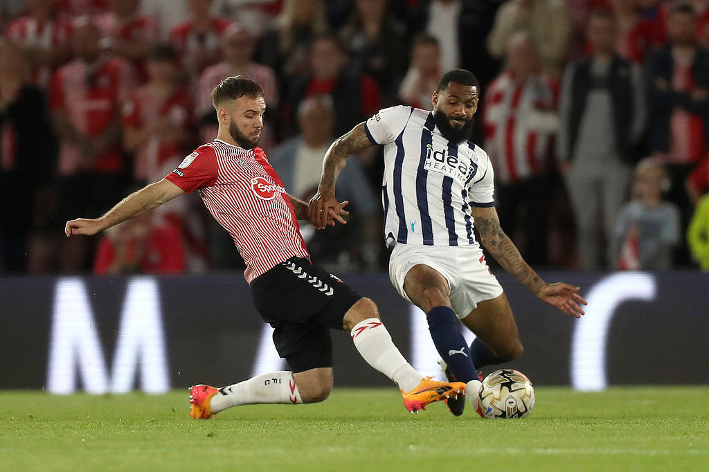 关于南安普敦遭遇连败，球迷指责主教练战术问题的信息