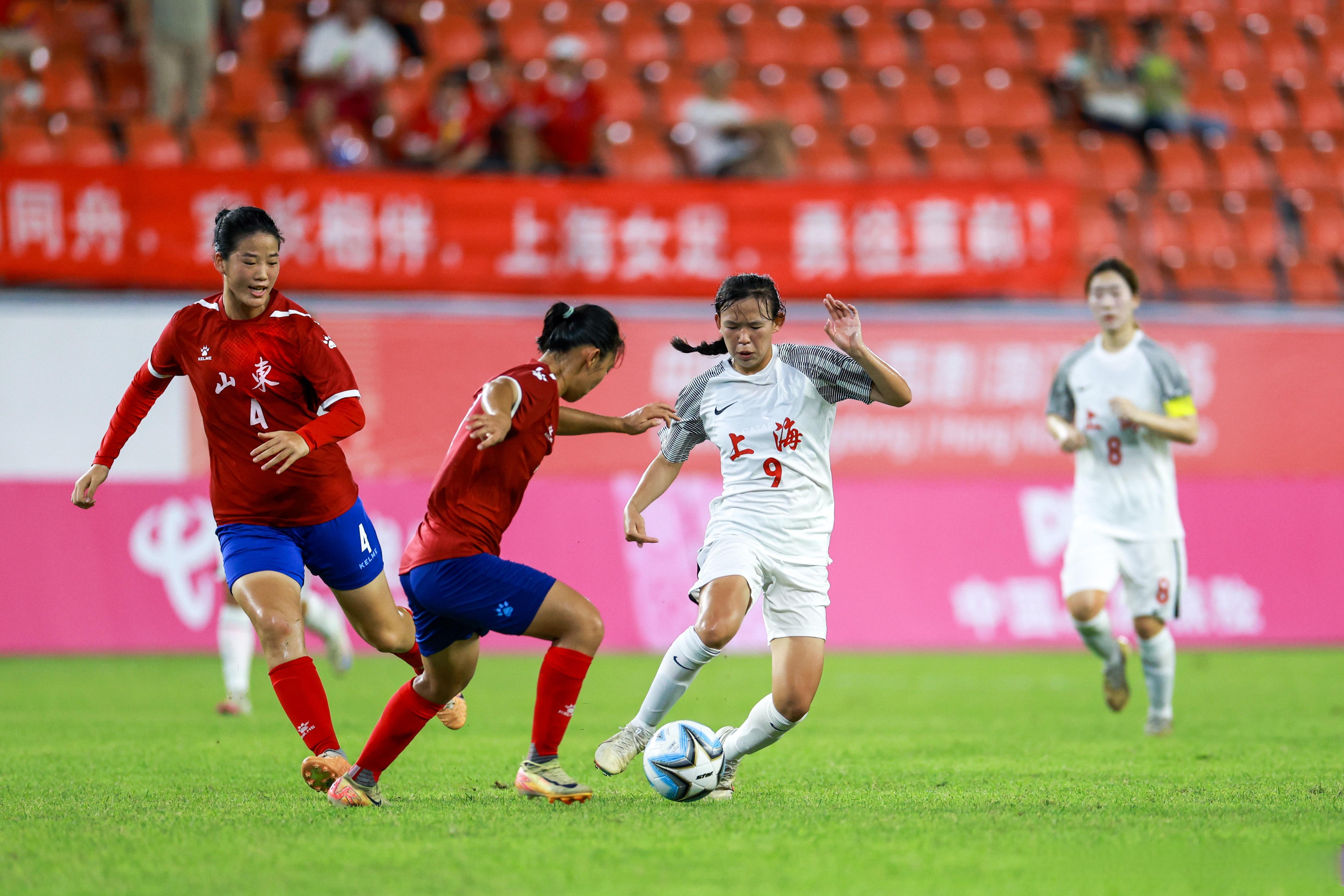 省级足球决赛随时迎战,各队备战抢夺冠军 省级足球决赛随时迎战,各队备战抢夺冠军