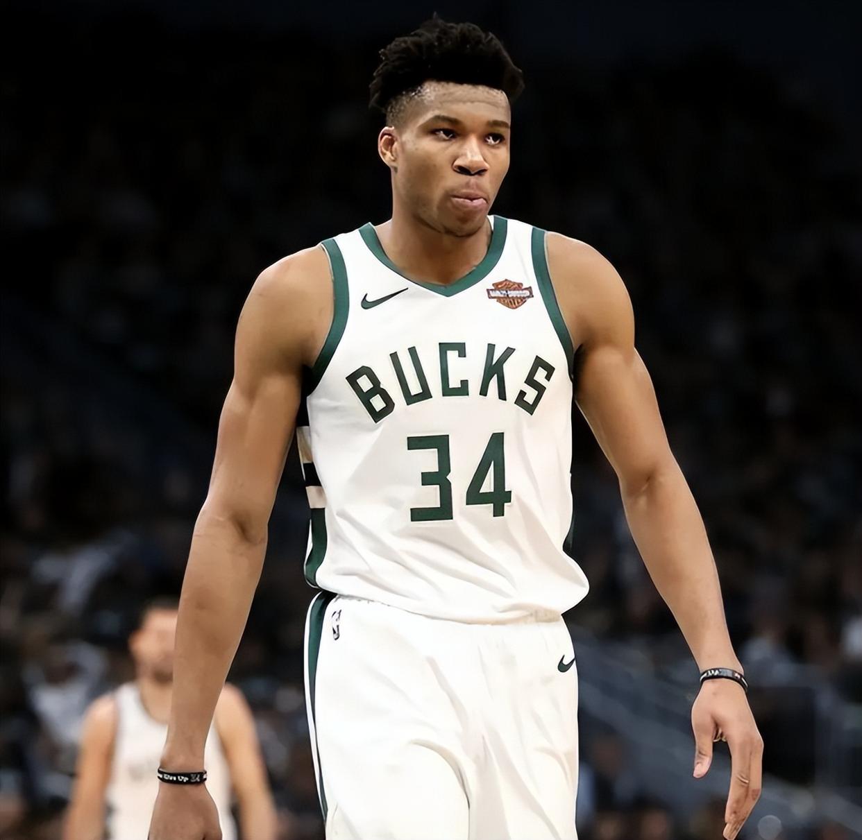 开云体育登录入口-雄鹿队年轻球员突破重围，成为球队未来希望