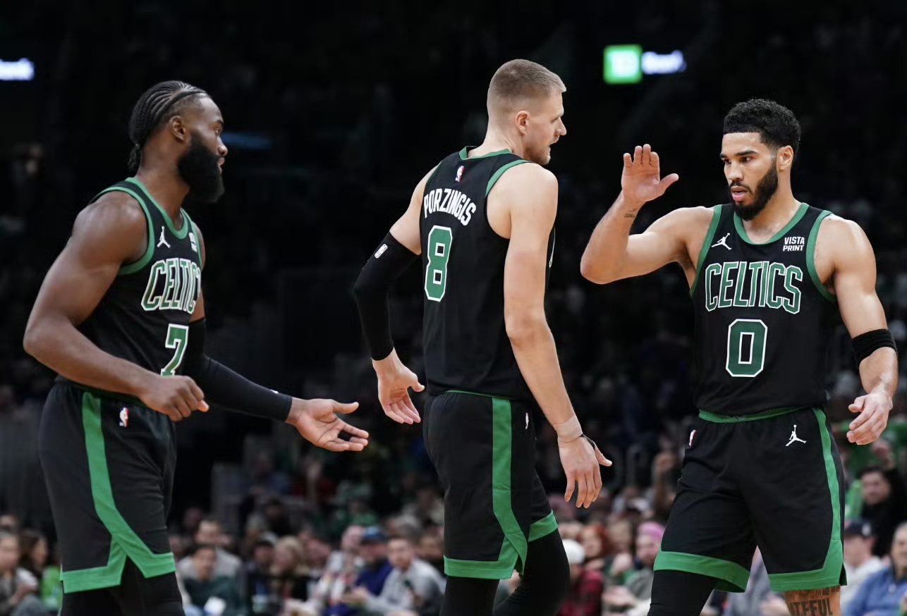 开云体育网页版-凯尔特人胜雄鹿，逆转胜利实现连胜